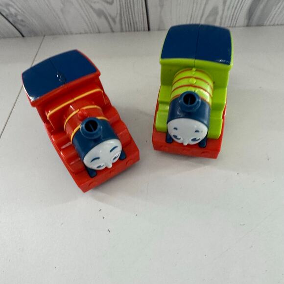 Fisher Price 2016 My 1st Thomas Train Set of 2 Wheelie PULL & GO TOY - Picture 1 of 5